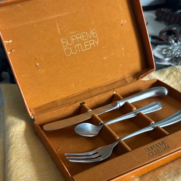 Silver Flatware Set - Picture 5 of 5